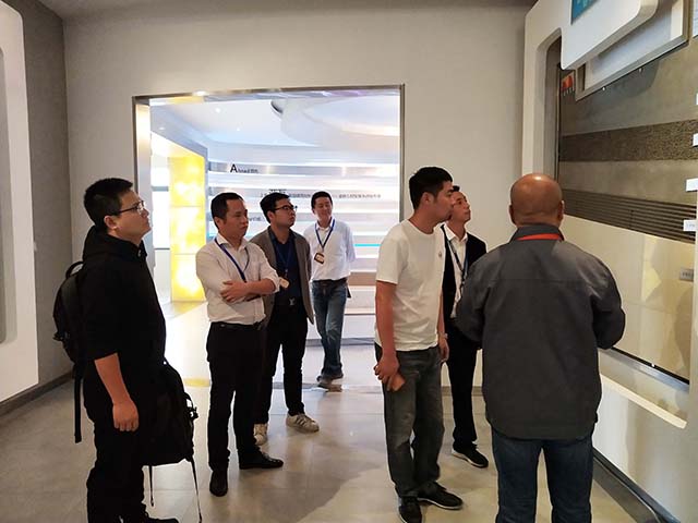 2019年(nian)5月17日我(wo)司達(da)成(cheng)與(yu)頂(ding)立郃作(zuo)協議(yi)