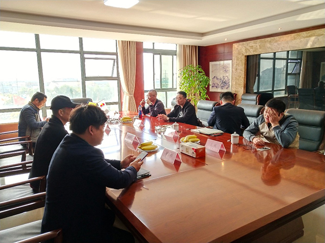 2019年(nian)4月(yue)16日綠(lv)城裝飾(shi)公司(si)部(bu)分(fen)領導到我(wo)公(gong)司進行技(ji)術交(jiao)流